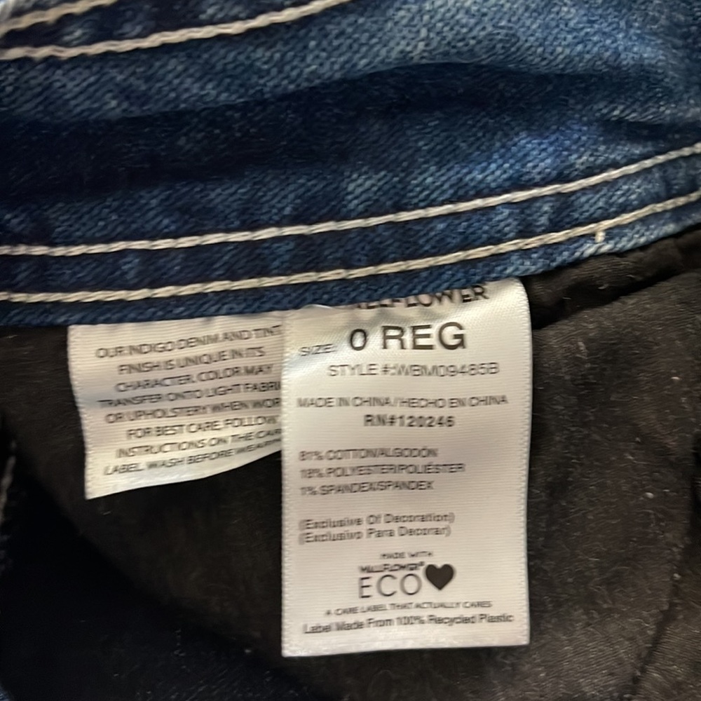 WallFlower Women's Luscious Curvy Bootcut Mid-Rise Juniors Jeans. Size 0 Reg. - Picture 3 of 5